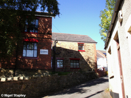 Photo of a narrow street