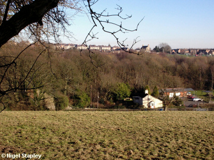 Picture of white cottage next to a bridge
