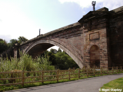 Picture of a sandstone and limestone single-arch bridge