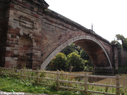Picture of a sandstone and limestone single-arch bridge