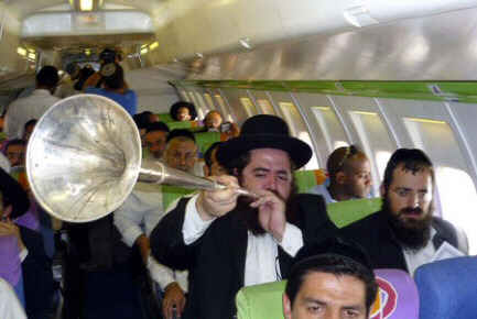 Picture of a rabbi blowing his horn on a plane