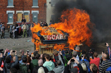 Photo of an effigy of Thatcher's coffin being burned in Goldthorpe, Yorkshire