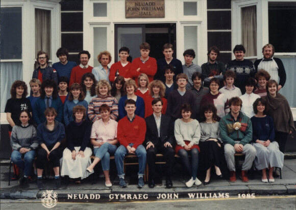 Photo of residents of John Williams Hall, 1985