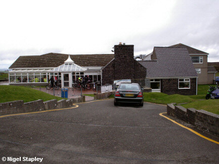 Photo of the entrance of a caf in the mountains
