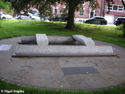 Photo of the Wilfred Owen memorial at Shrewsbury Abbey