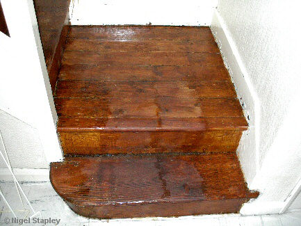 Photo of a platform at the turn of a staircase