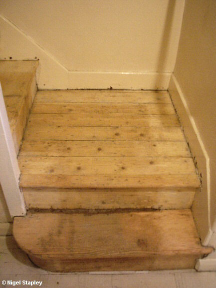 Photo of a platform at the turn of a staircase